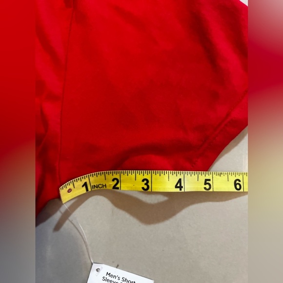 Ugly Christmas Men's 'Gold Buckle Santa' Short Sleeve T-Shirt Red Size M (38-40) - Picture 12 of 16